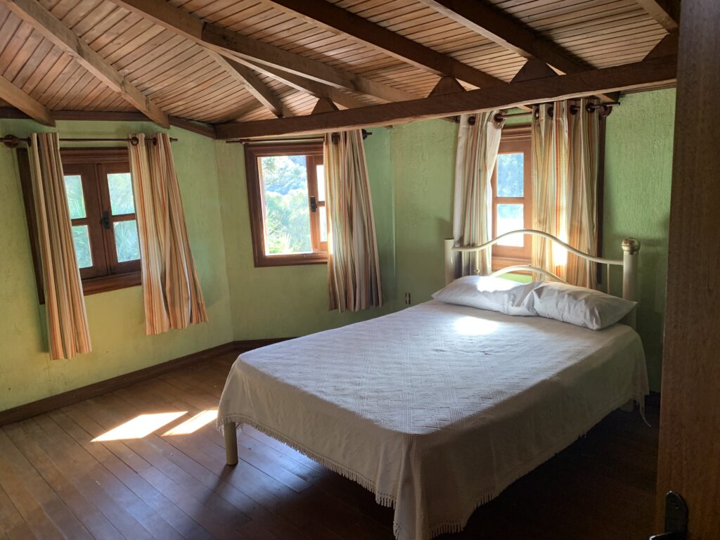 O atributo alt desta imagem está vazio. O nome do arquivo é quarto-casal-1024x768.jpg